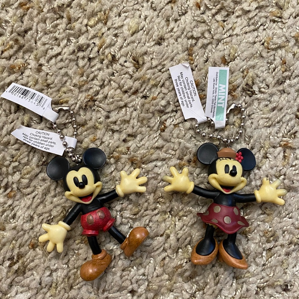 NWT Disney Mickey and Minnie Key Chains
